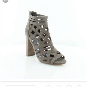 Carlos santana size 6 lola in doe